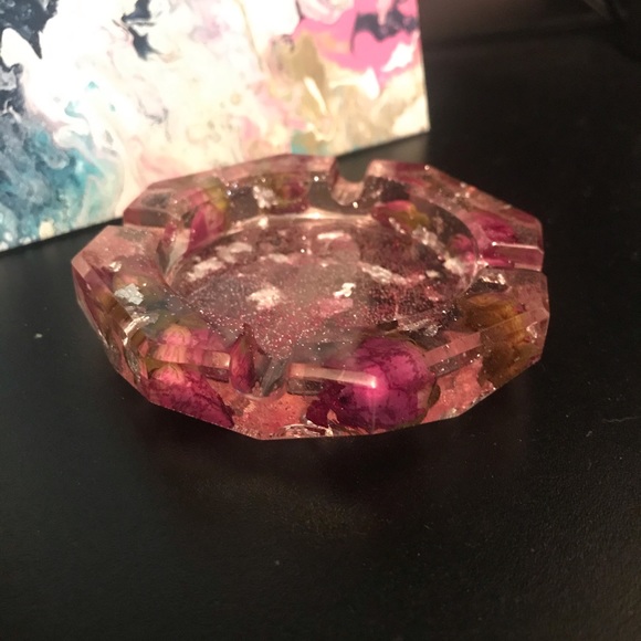 ASHTRAY - Picture 2 of 3